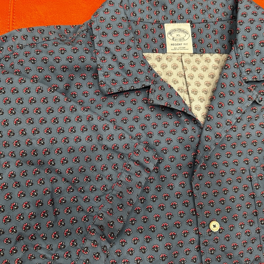 Brooks Brothers Short Sleeve Gray and Red Patterned Casual Shirt